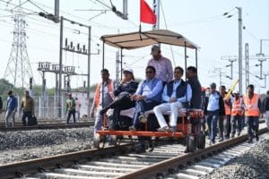 नई रेल लाइन का निरीक्षण
