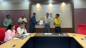 कर्मचारियों की सूझ-बूझ से टलीं कई बड़ी दुर्घटनाएँ, मण्डल रेल प्रबंधक ने किया सम्मानित
